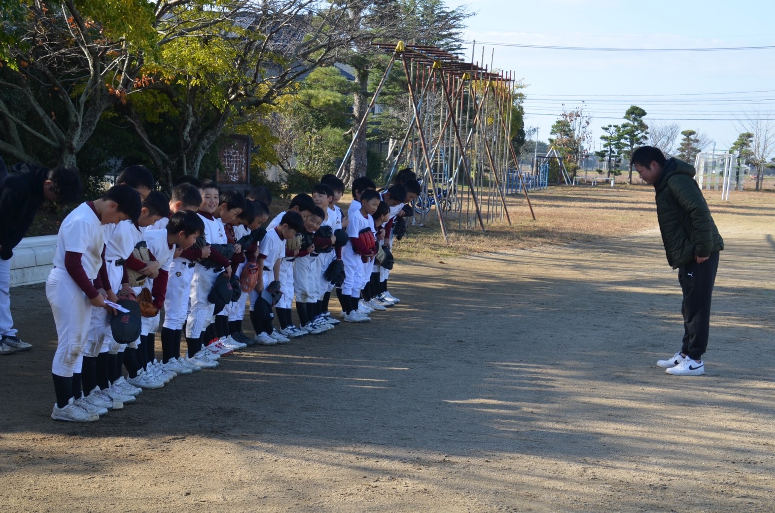互いにお辞儀している様子