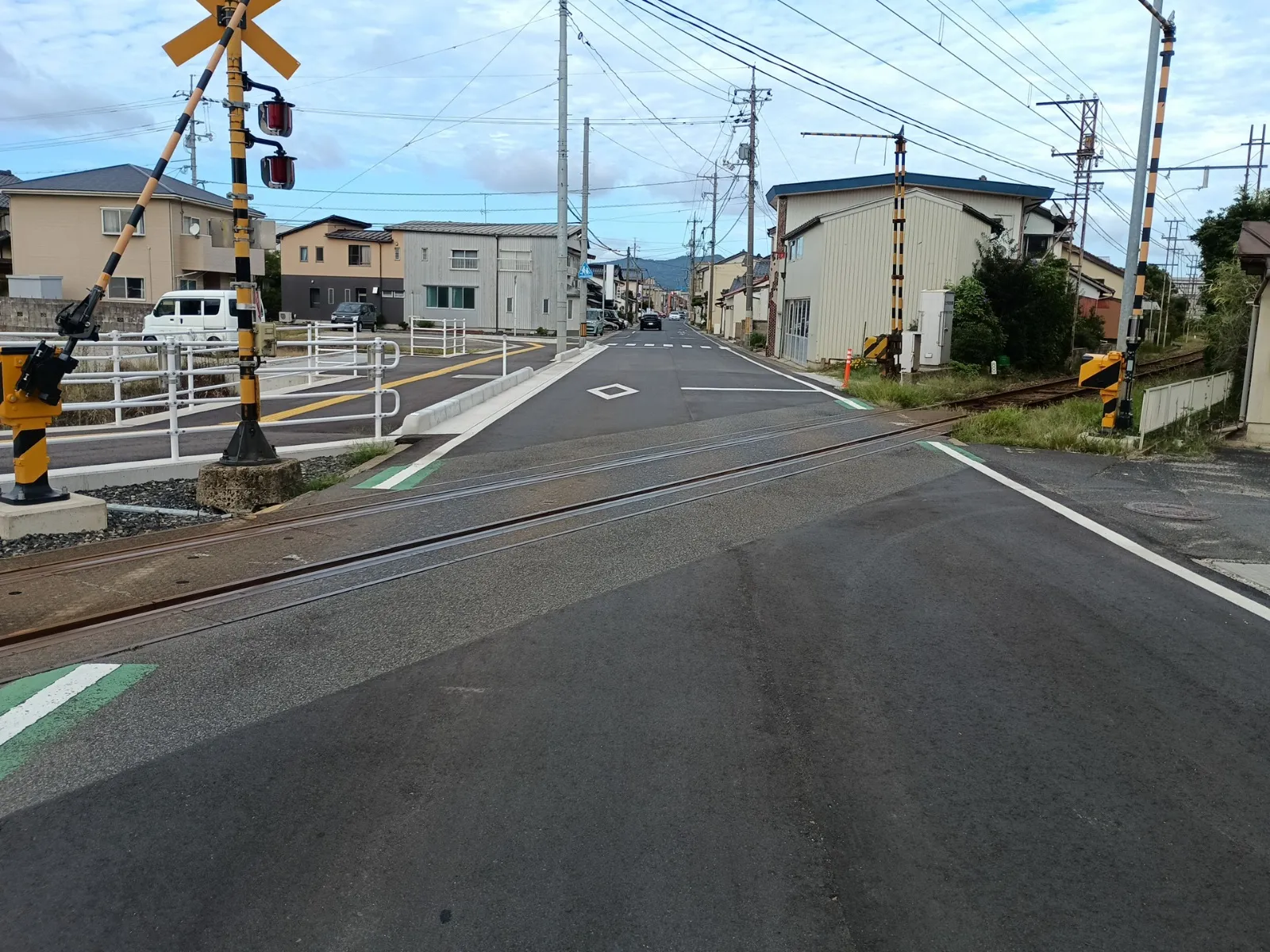 出雲平田線（西代工区）踏切付近の舗装完成